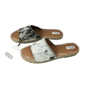 Sandals Flats By Cmb  Size: 10